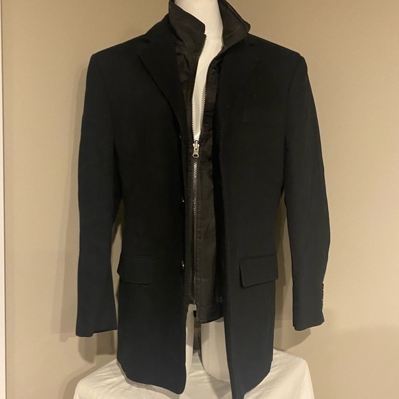 Black men’s fall/spring jacket, like new condition. - Picture 2 of 5